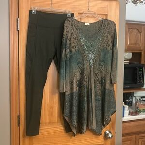NWOT Tunic top with leggings